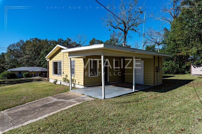Foto del edificio - **Reduced Price** Adorable 3 Bedroom/1 Bat...