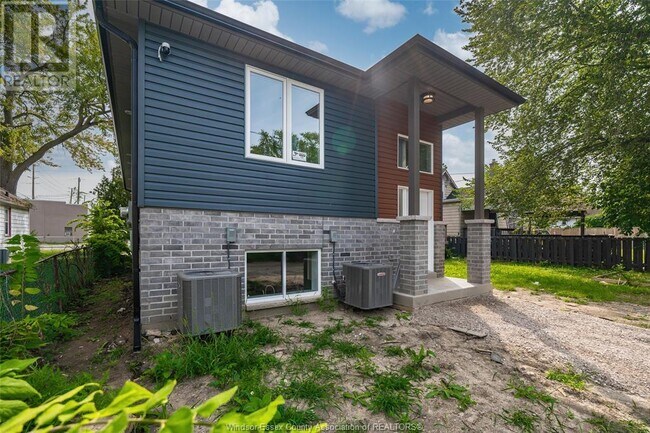 Photo du bâtiment - 907 McKay Ave