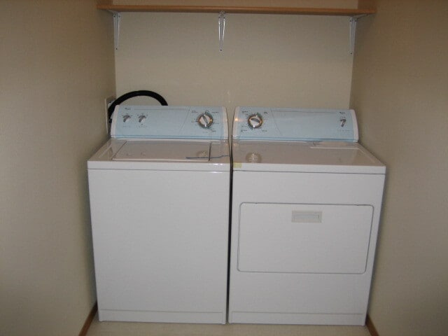 washer / dryer laundry - 2191 W Ridgewood Dr