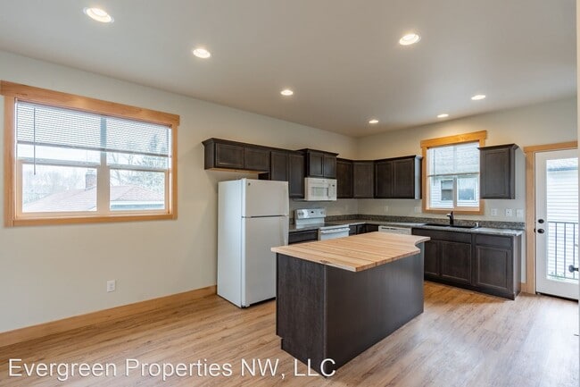 Building Photo - 1728-1728 E Sunset Dr