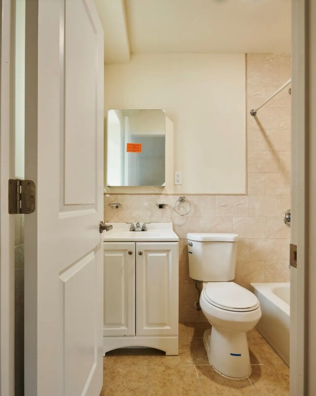 Foto del edificio - 841 E 220th St