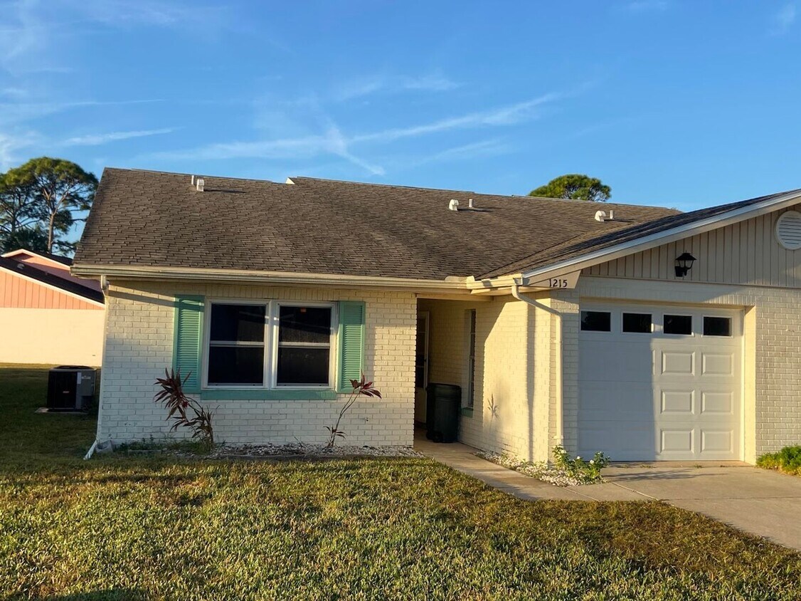 1215 Harbour Point Dr, Port Orange, FL 32127 House Rental in Port