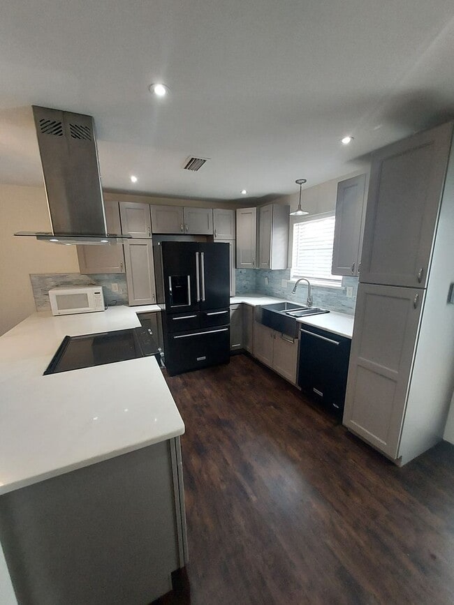 Foto del edificio - 4390 Stumberg Ln