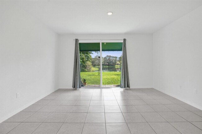 Foto del edificio - 4748 SW 63rd Terrace