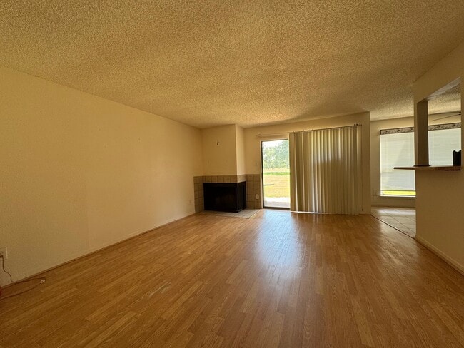 Foto del edificio - 8417 Sands Point Dr