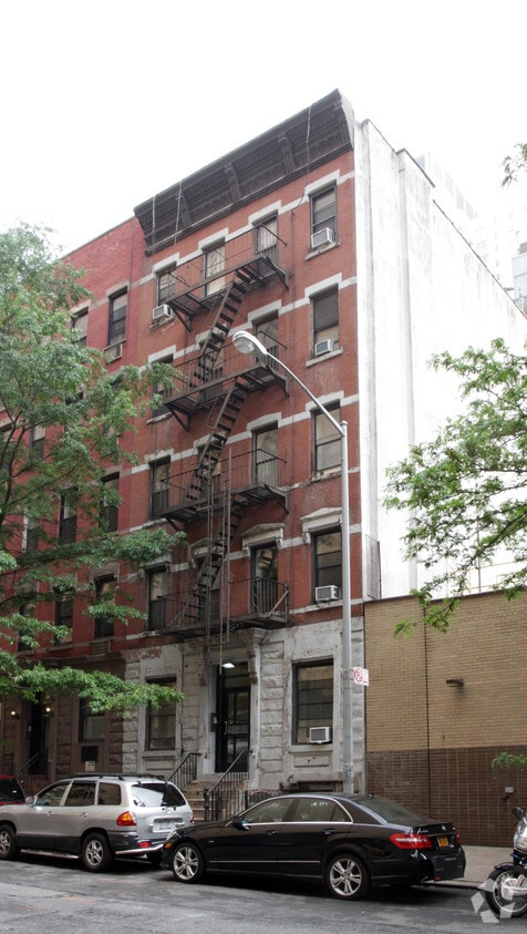 Primary Photo - 519 E 75th St