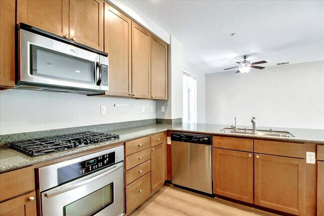 Building Photo - 2 Car Garage - Modern 2 Bedroom 2.5 Bathroom