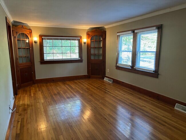 Building Photo - 23622 S Ashland Ave