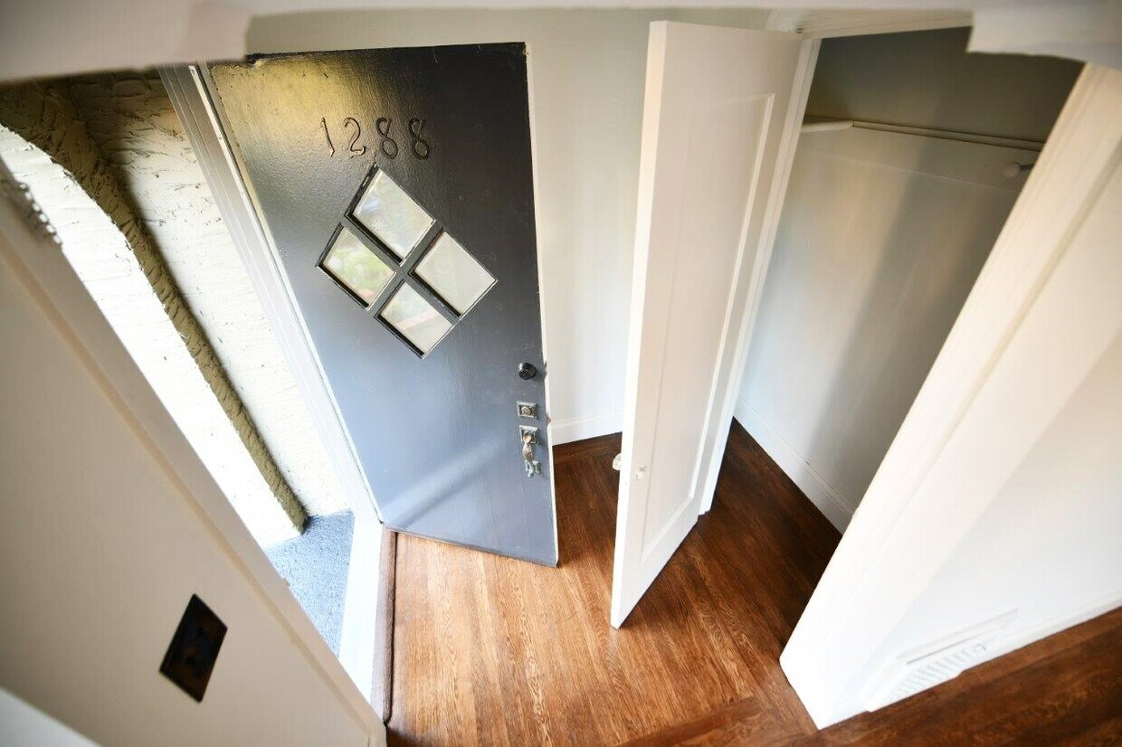 Primary Photo - 1288 Carlotta Ave