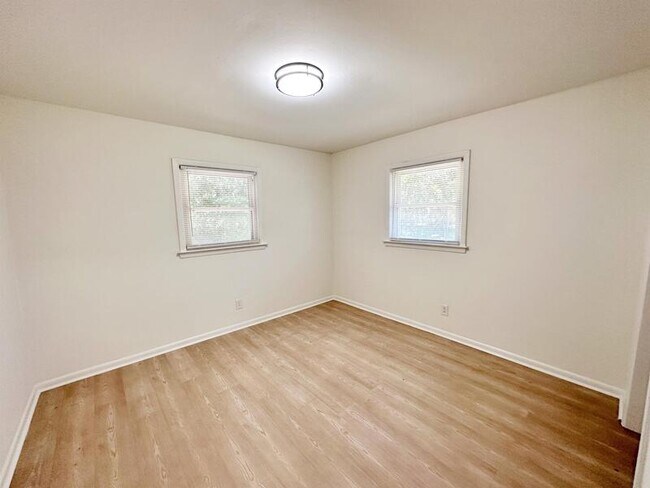 Foto del edificio - 815 Dana Pl