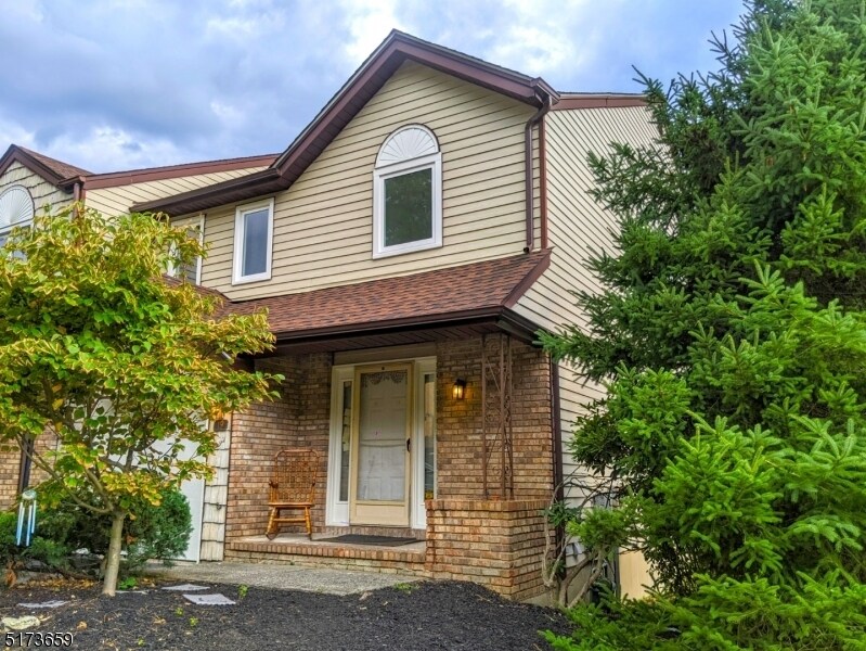 Primary Photo - 19 Averell Dr