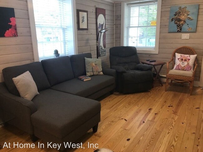 Building Photo - 1 br, 1 bath House - 716-B Emma Street
