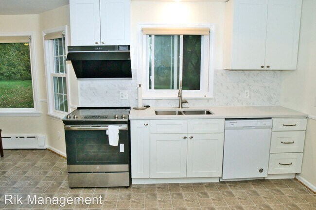 Foto del edificio - 5 br, 2 bath House - 34 Arlington Dr