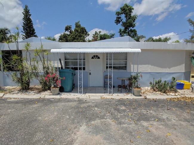Building Photo - 3813 N Old Dixie Hwy