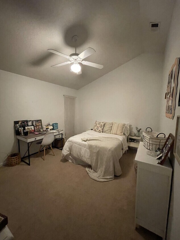 Foto del edificio - 1709 Timber Creek Dr