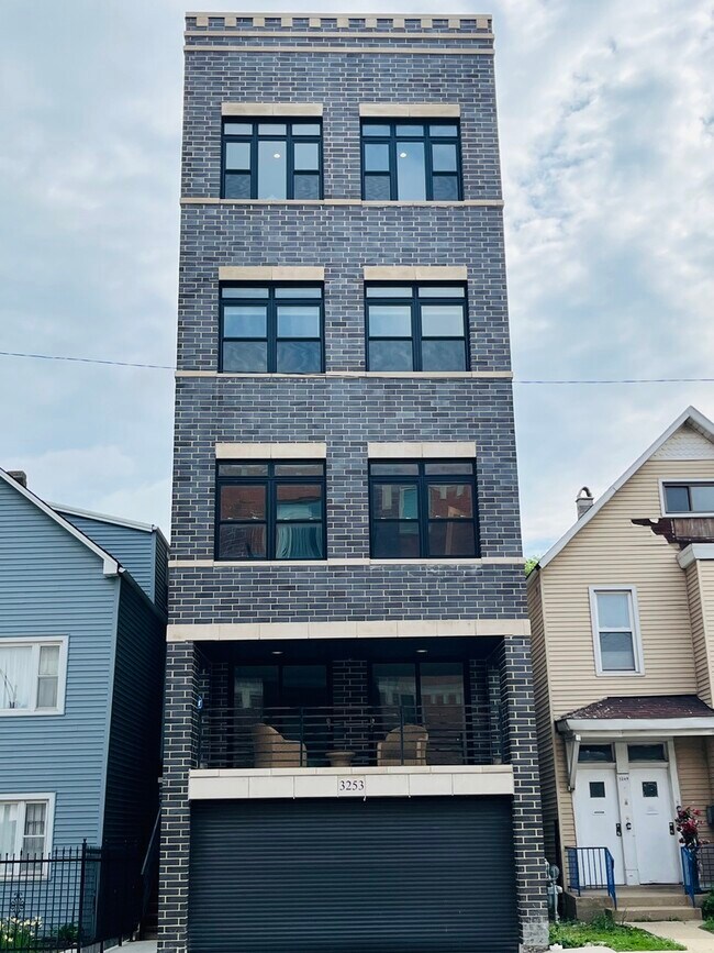 Foto del edificio - 3253 N Elston Ave