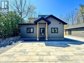 Building Photo - 65 Holgate St