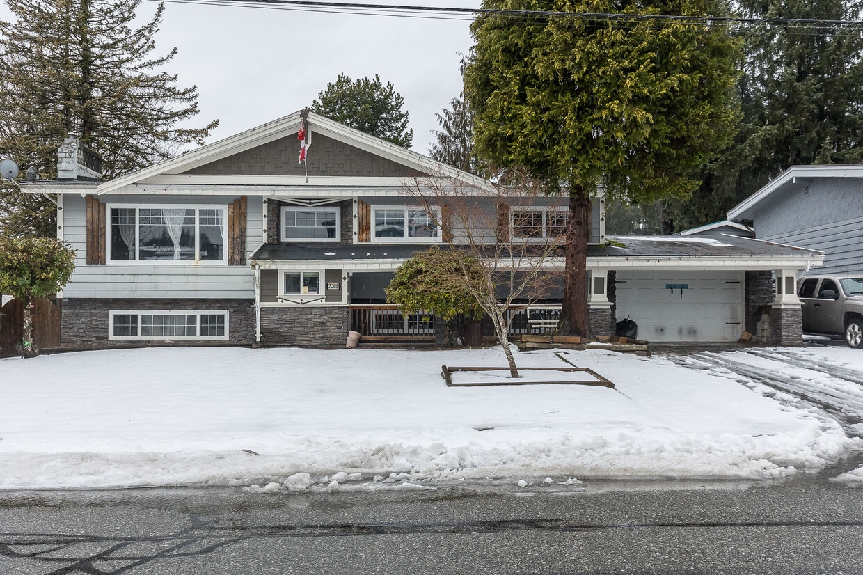 Photo principale - 4 bedroom upper for rent