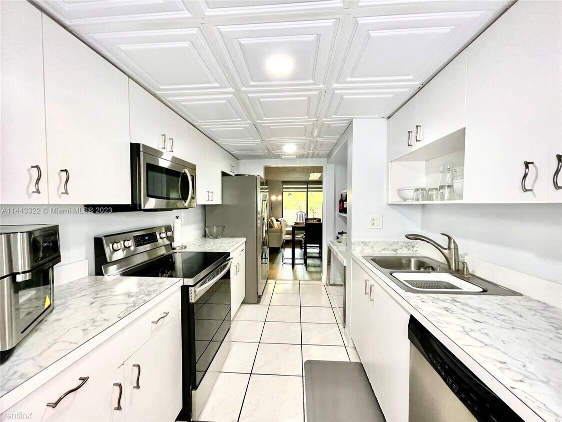 Primary Photo - 3 br, 2 bath House - 7451 NW 16th St # 310