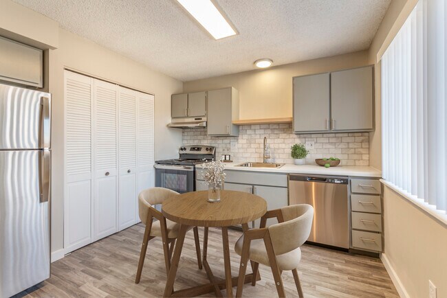 Foto del edificio - Overlook Townhomes