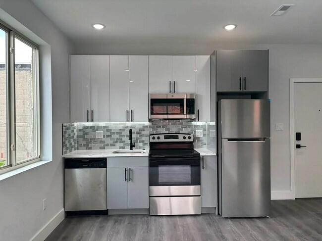 Foto del edificio - 675 N 41st St