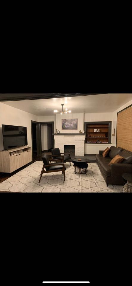 LIVING ROOM - 4910 Saint Elmo Ave