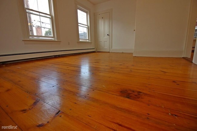 Building Photo - 3 br, 1 bath Apartment - 8 Becket St Apt 2