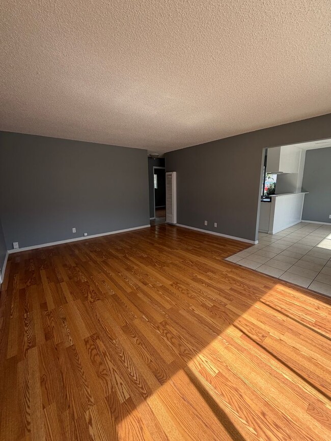Building Photo - 1611 Picadilly Way