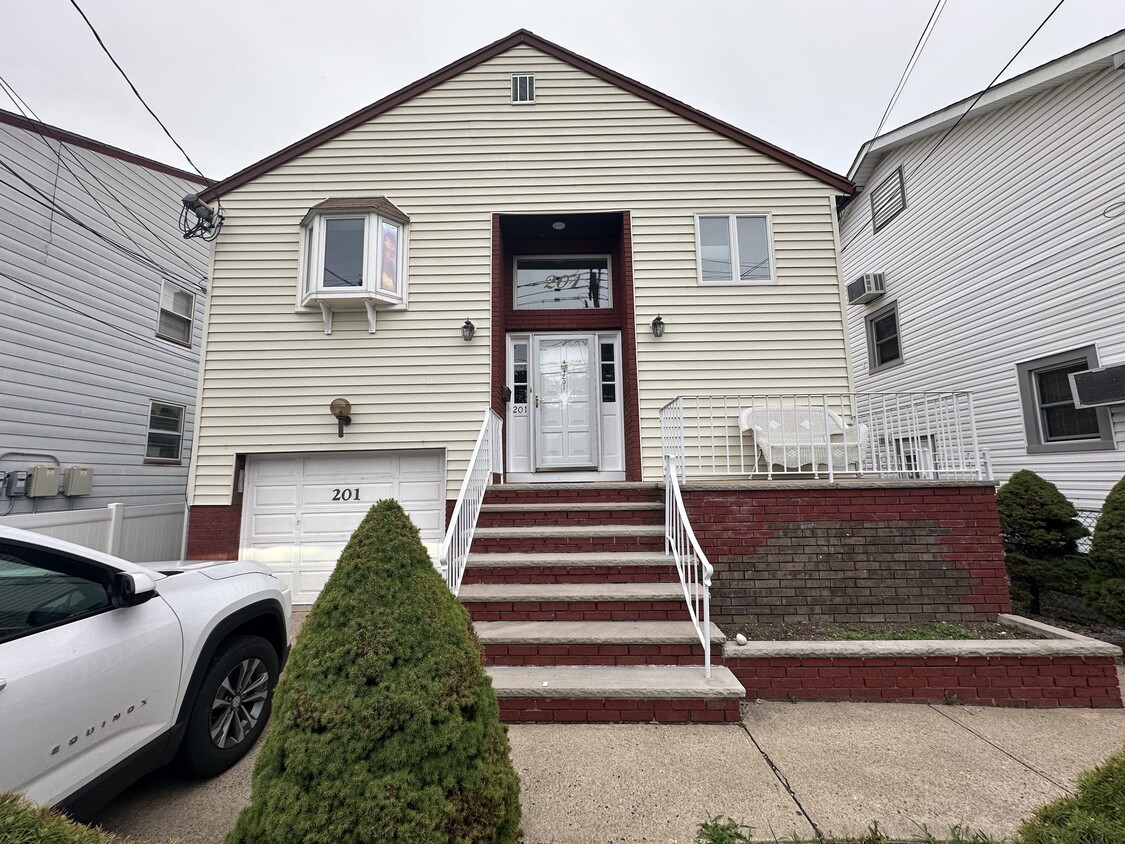 Primary Photo - 201 Newark Ave