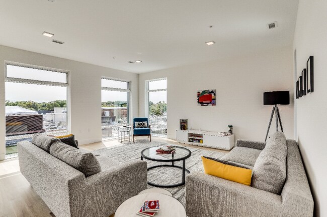 Foto del edificio - 1338 H St