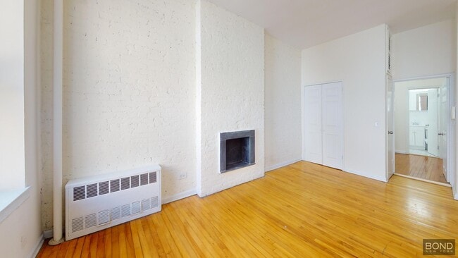 Building Photo - 434 E 89th St