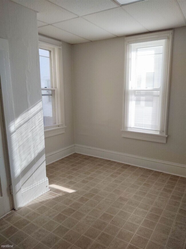 Foto del edificio - 3 br, 1 bath House - 239 Maple St