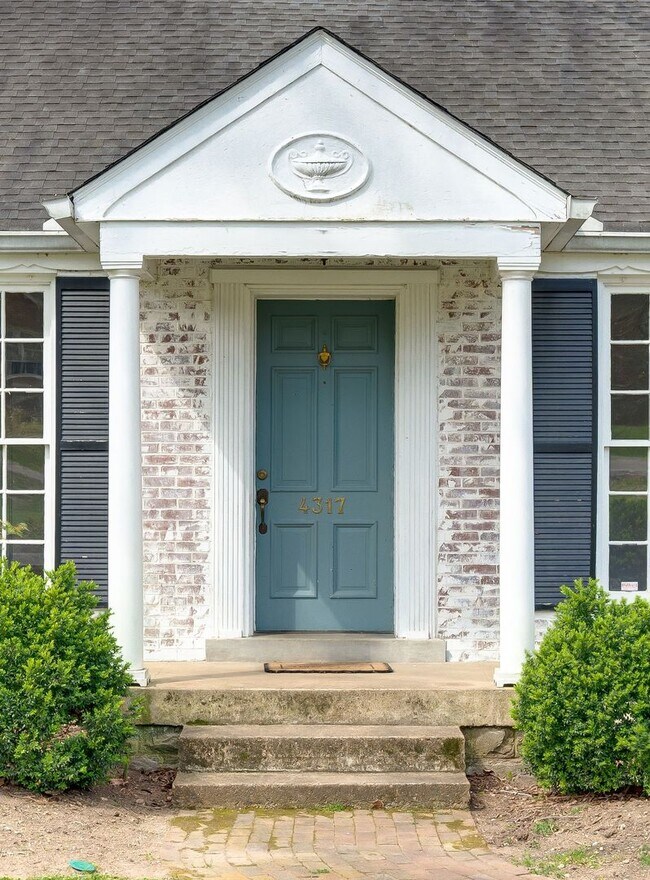 Building Photo - Beautiful 4BD/3.5BA home in the heart of Green Hills.