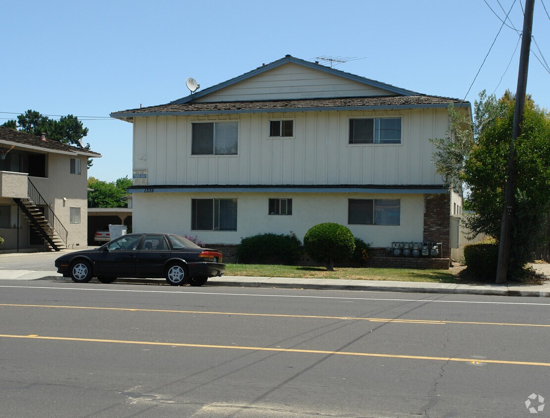 Building Photo - 1335 Pomeroy Ave