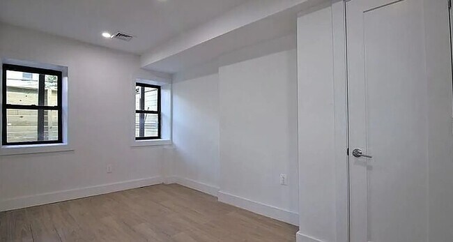 Building Photo - 1066 Hancock Street