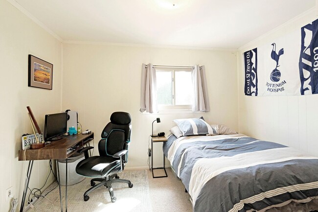 Building Photo - Student-Friendly JPA Condo Near UVA Ground...