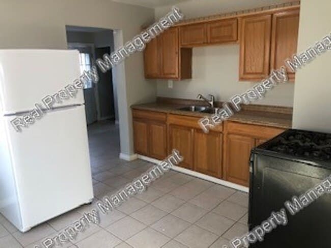 Foto del edificio - Updated Hessville 3 Bedroom Ranch