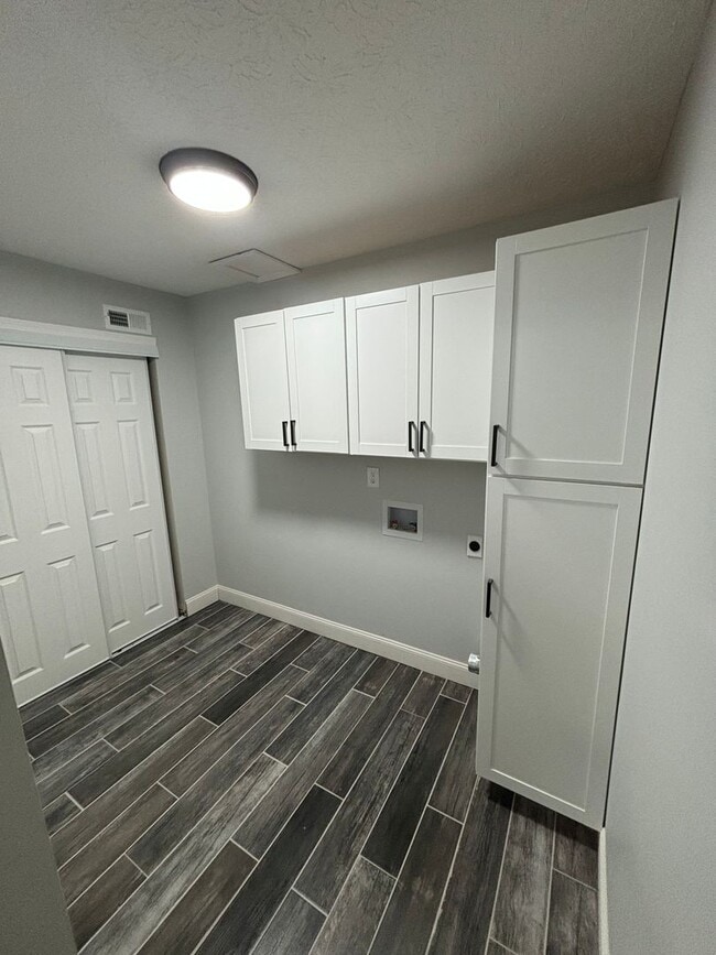 Foto del edificio - 3224 Summerhill Ln