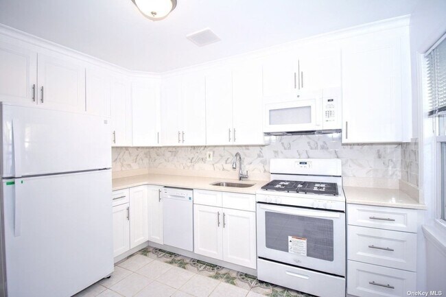 Foto del edificio - 108-57 64th Ave