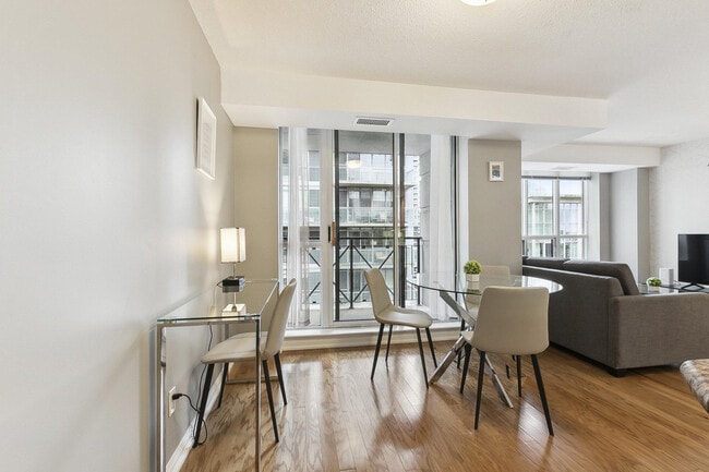 Photo du bâtiment - 136 Simcoe St