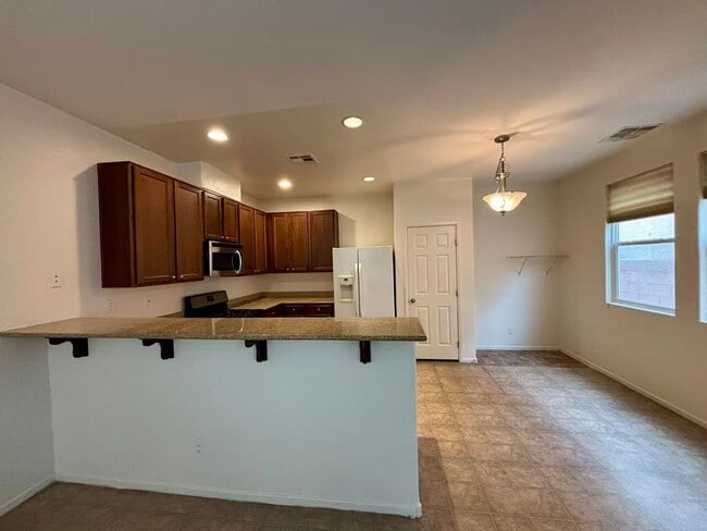 Building Photo - Cozy and charming house