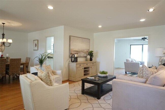 Foto del edificio - 4726 Waring St