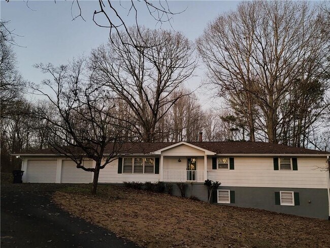 Building Photo - 2250 Dinsmore Rd