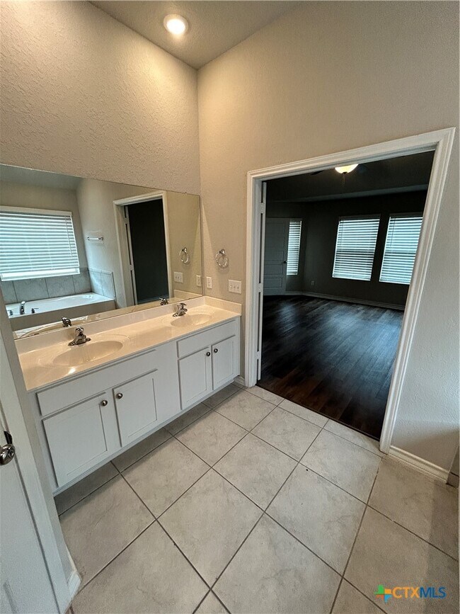 Foto del edificio - 724 Stonemanor