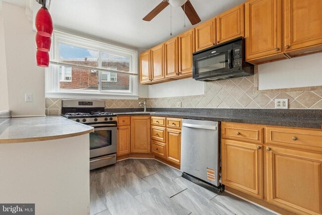 Foto del edificio - 7016 Andrews Ave