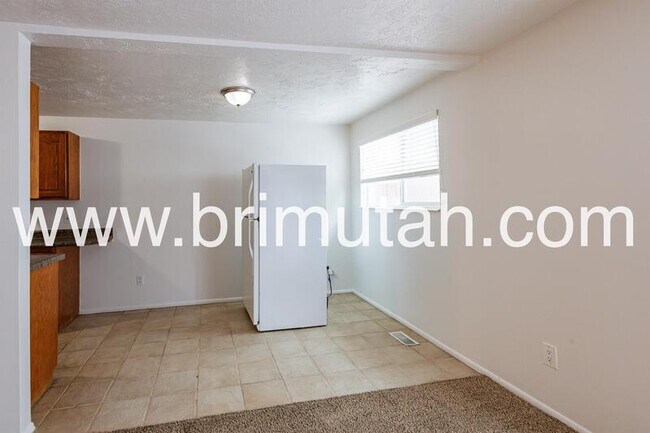 Building Photo - 4670 Stratton Dr E