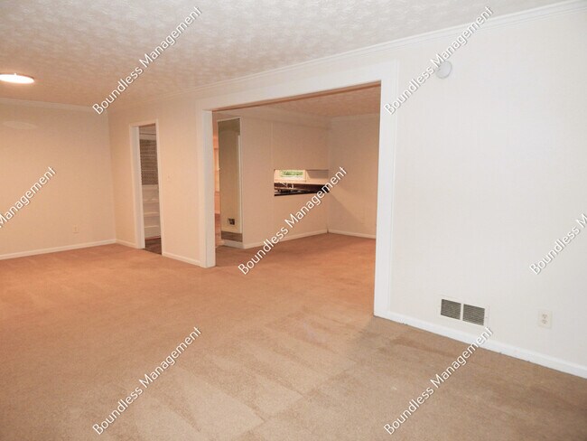 Building Photo - 743 Verde Dr