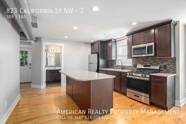 Foto del edificio - 823 California St NW