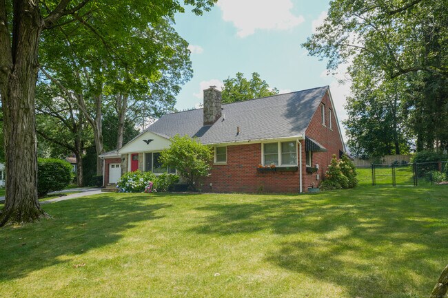 Foto del edificio - 70 Oakridge Rd