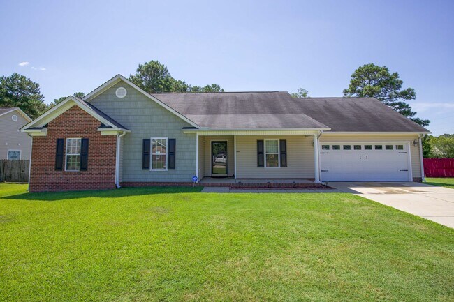 Building Photo - Raeford! 4 br with a backyard!